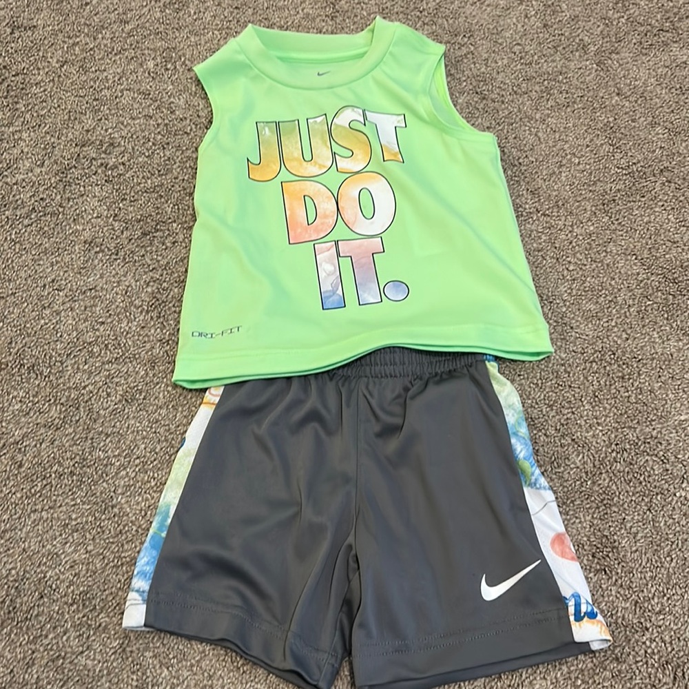 2T boys Nike short set
